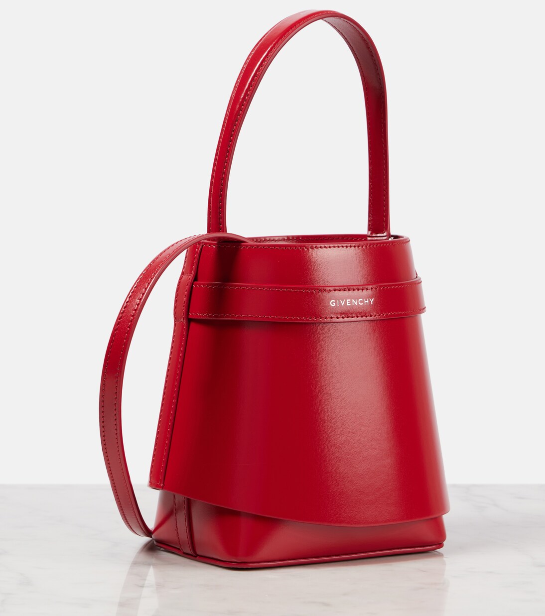 Sac seau Shark Lock en cuir | Givenchy