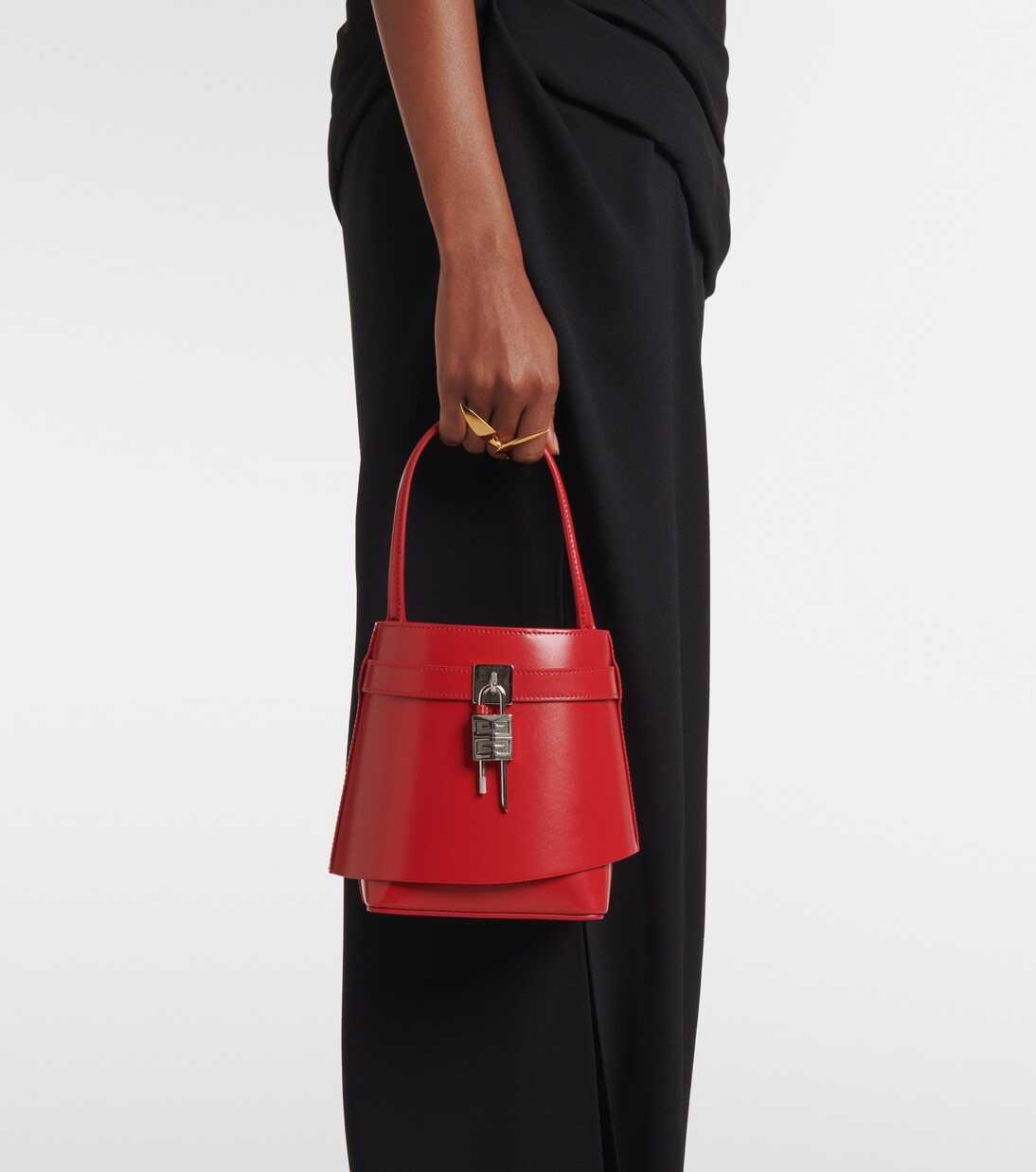 Sac seau Shark Lock en cuir | Givenchy