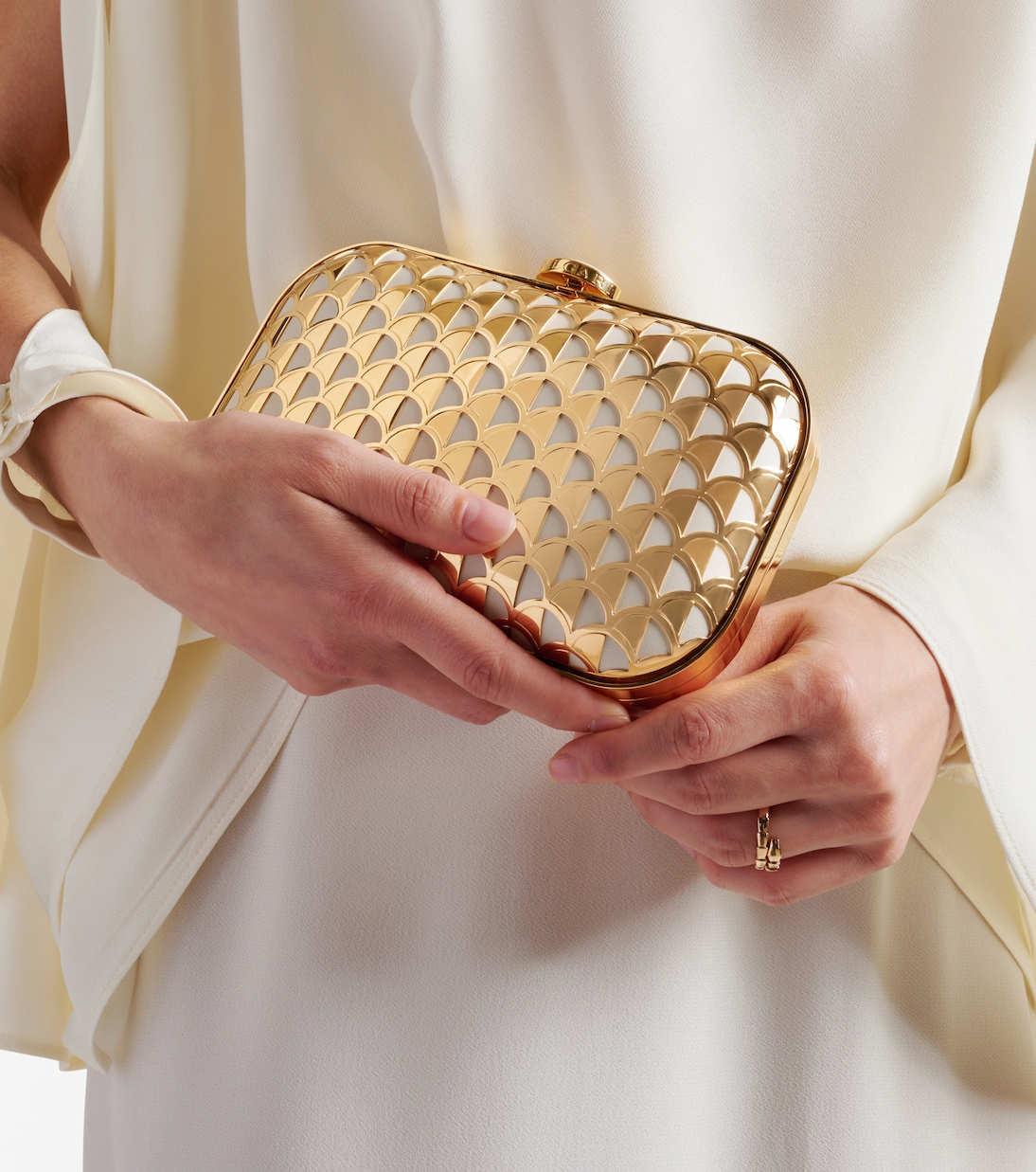 Clutch Calla chapado en oro | Bvlgari