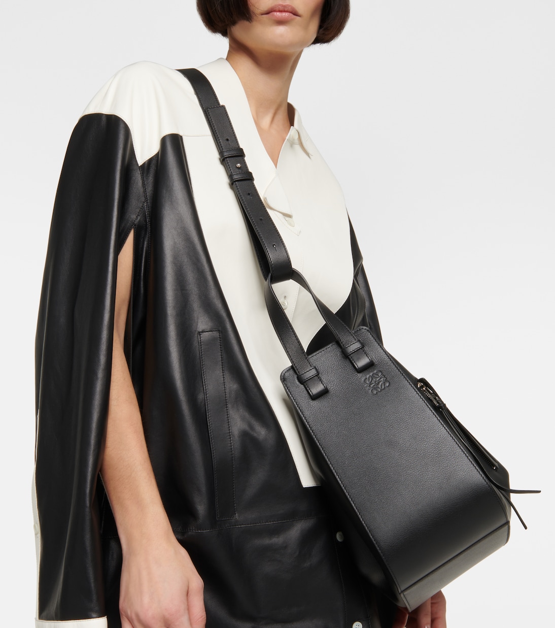 Hammock Small leather shoulder bag in black Loewe Mytheresa