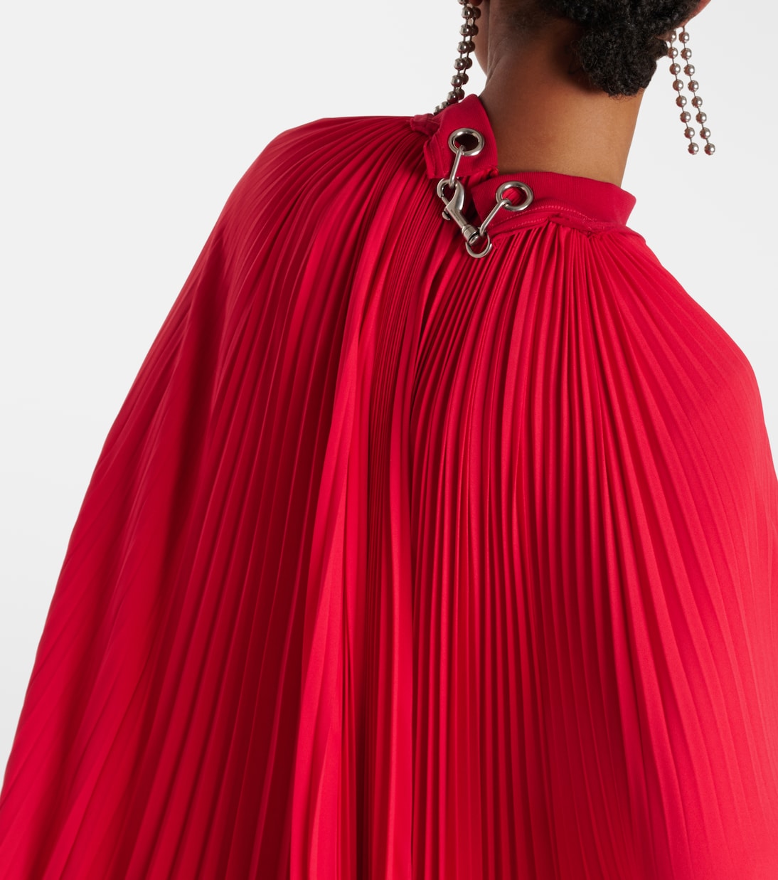 Vestido plisado con capa moderno de Balenciaga para jóvenes