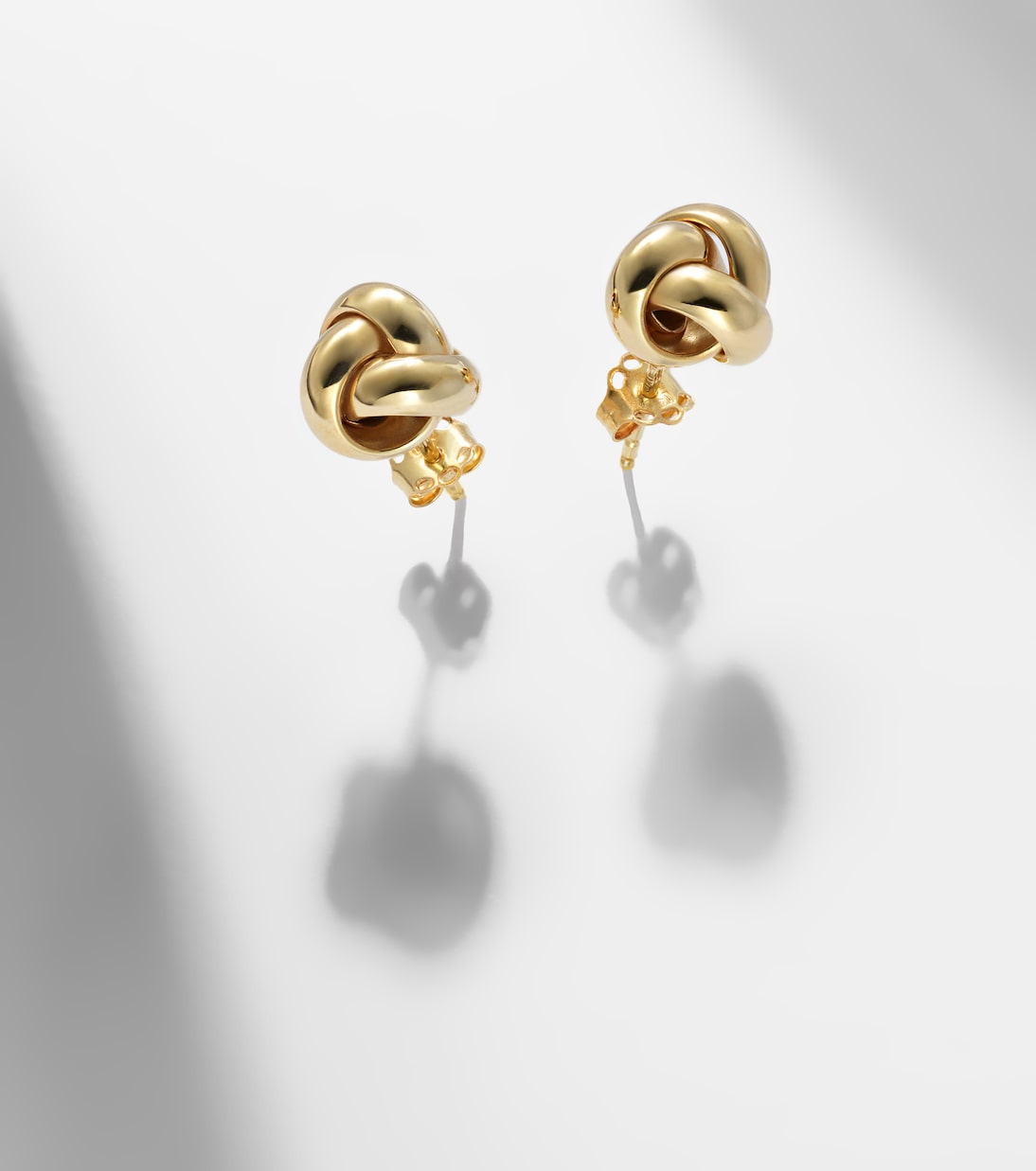Orecchini in oro 14kt con nodo soffiato - Stile giovane e moderno