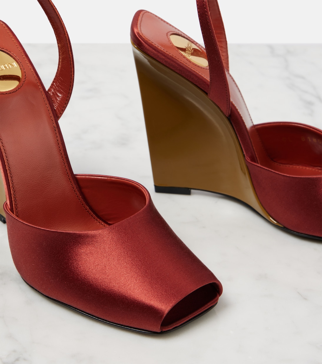 Scarpe a zeppa Saint Laurent Le Scandale in raso crepe, stile giovane e audace