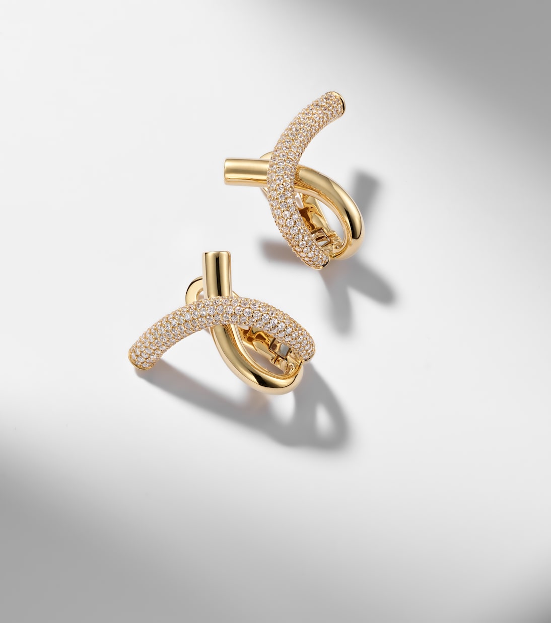 Ohrringe aus 18kt Gelbgold (750/1000) mit Diamanten | Engelbert