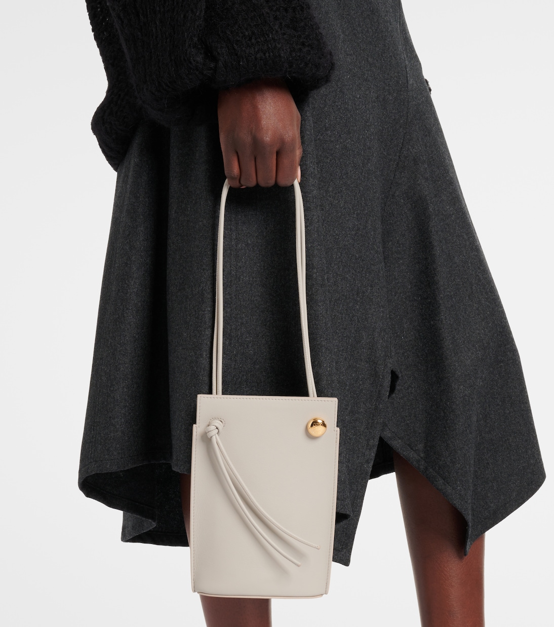 Fodera in pelle LOEWE Pebble Dice per iPhone, stile giovane e unico