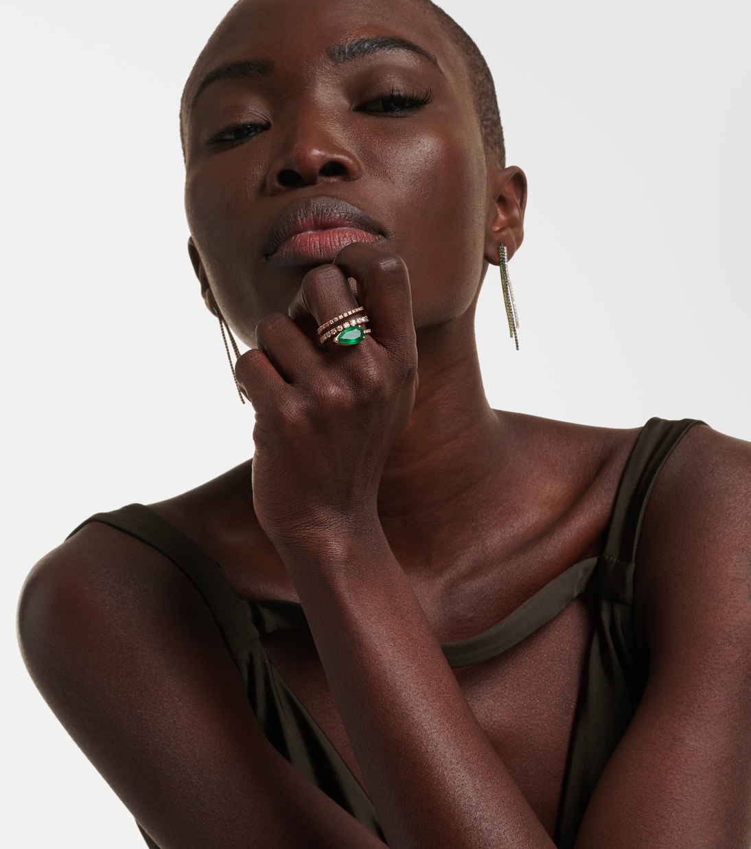 Bague Teardrop Spiral en or 18 ct, diamants blancs et émeraudes | Shay Jewelry