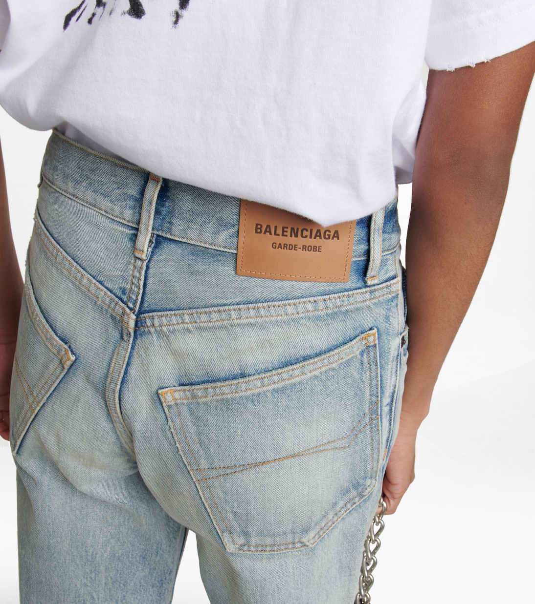 جينز بأرجل واسعة وخصر عالي | Balenciaga