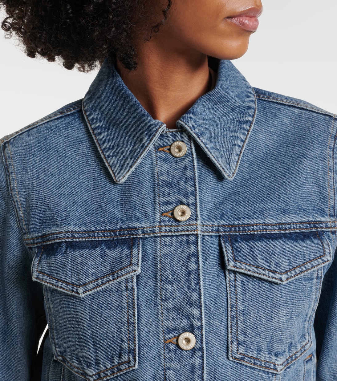Chaqueta de Denim Estilo Joven con Detalles Únicos de Loewe
