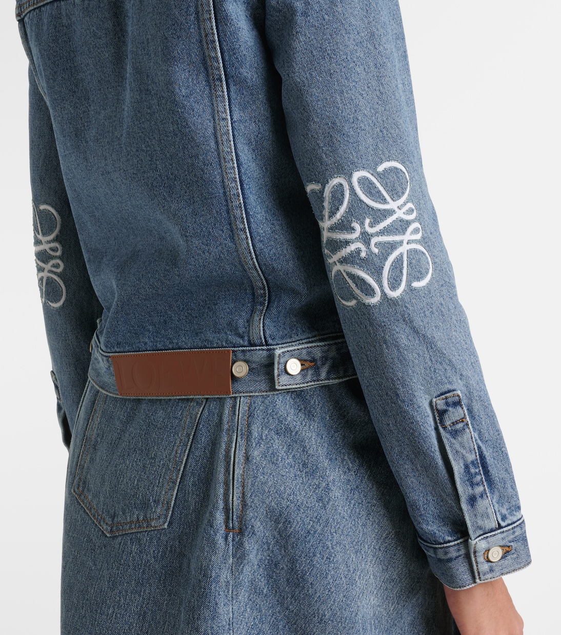 Chaqueta de Denim Estilo Joven con Detalles Únicos de Loewe