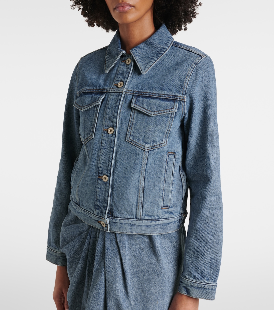 Chaqueta de Denim Estilo Joven con Detalles Únicos de Loewe
