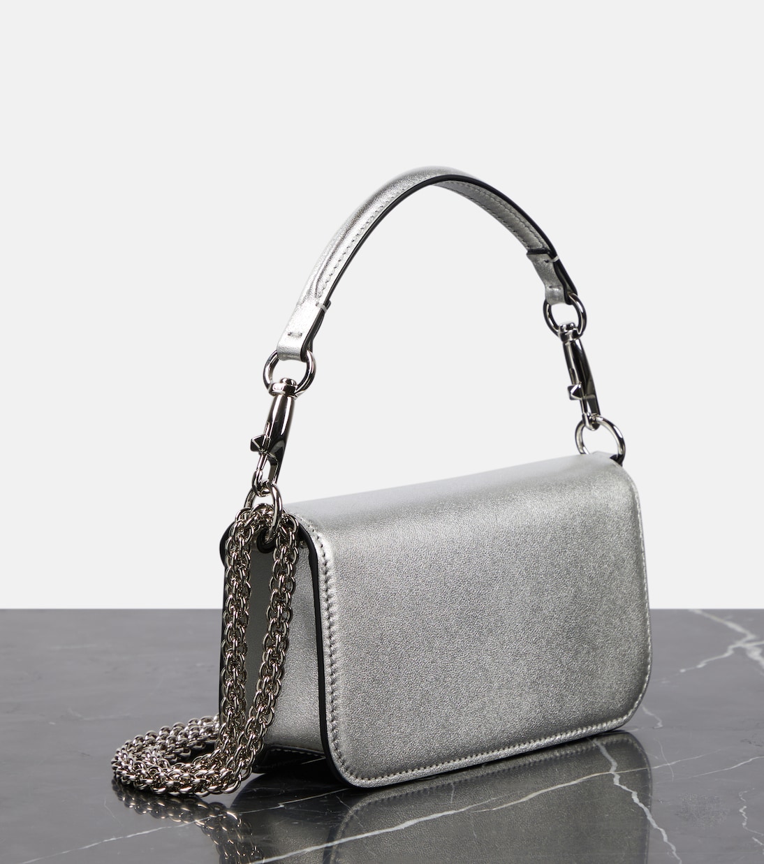 Schultertasche Locò Small aus Metallic-Leder | Valentino Garavani