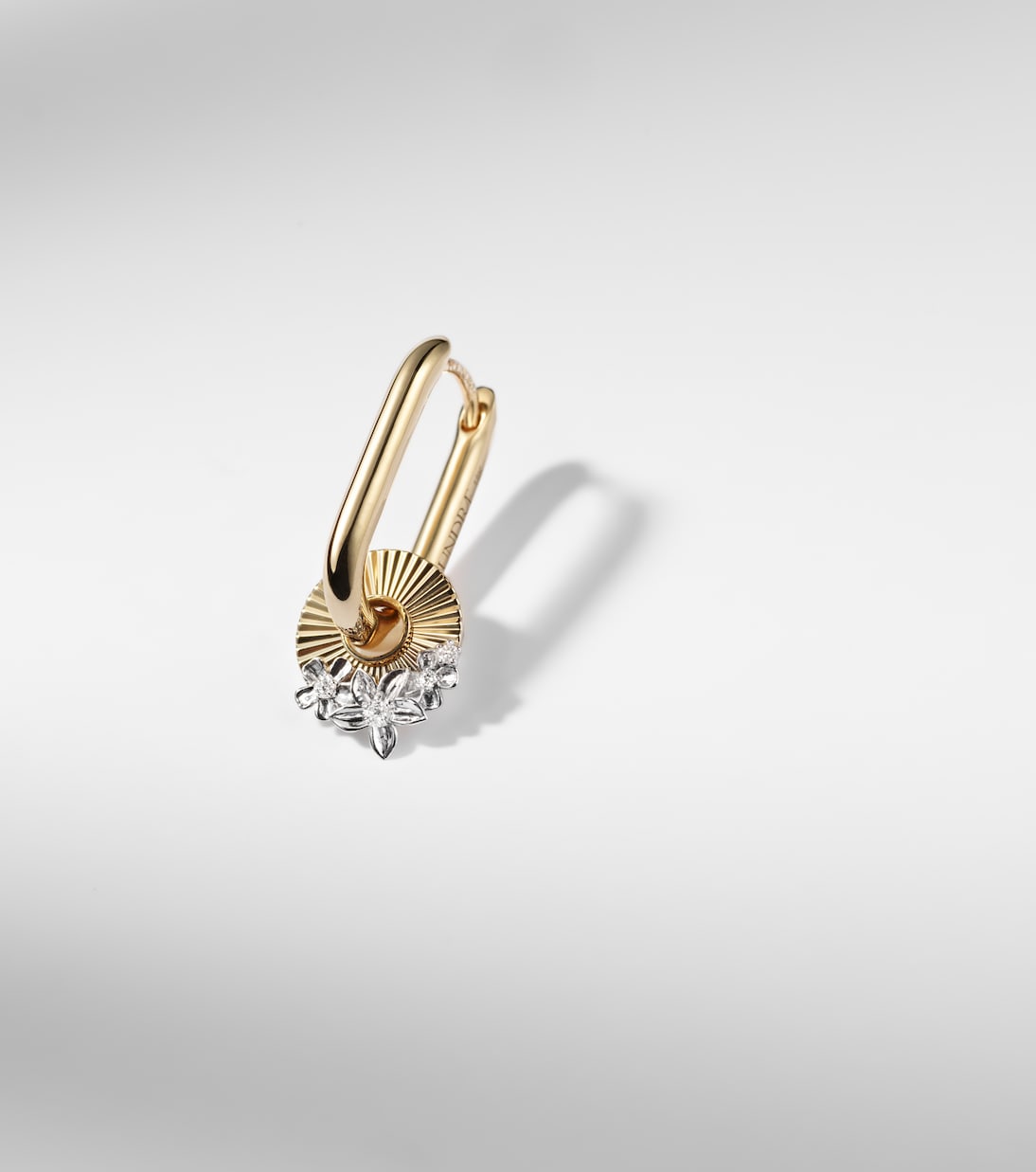 Boucle d’oreille unique en or 18 ct et diamants | FoundRae