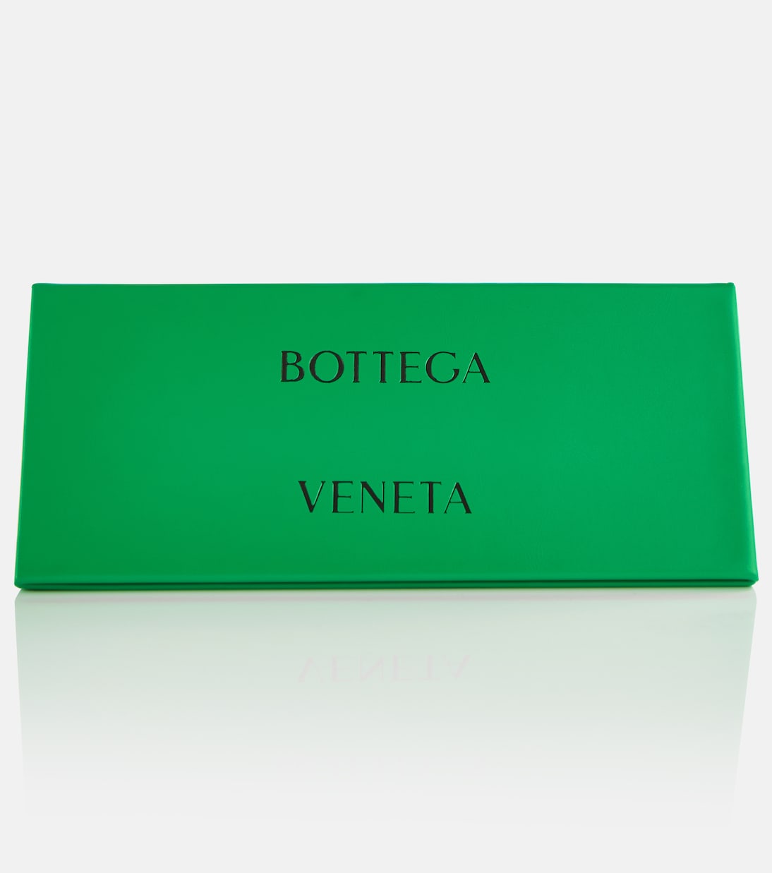 Occhiali da sole ovali BOTTEGA VENETA per stile giovane e trendy