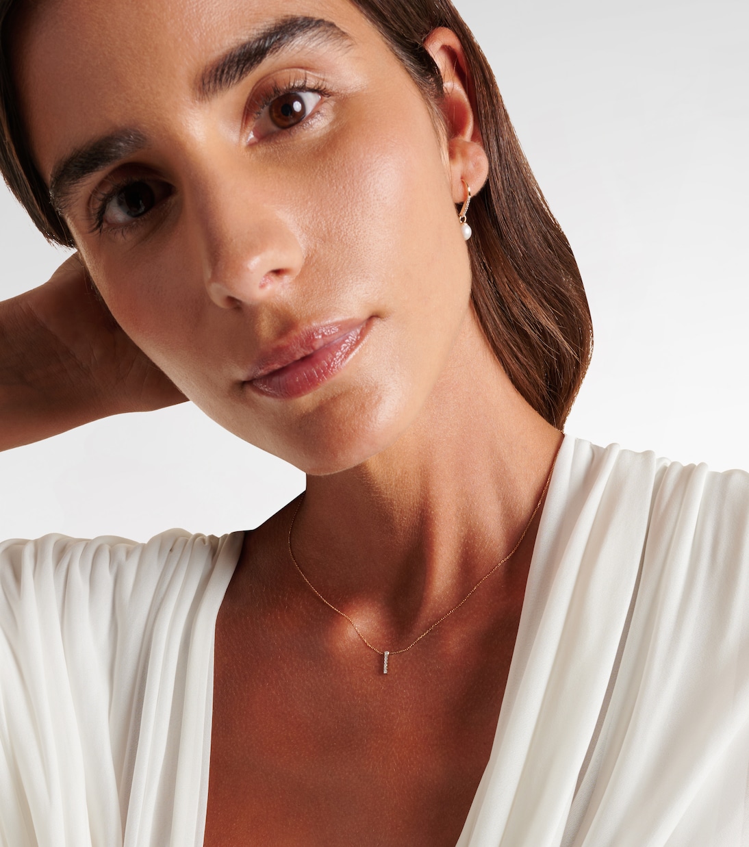 Collana in oro 14kt MATEO con design La Barre e dettagli in diamanti, per uno stile giovane e raffinato.