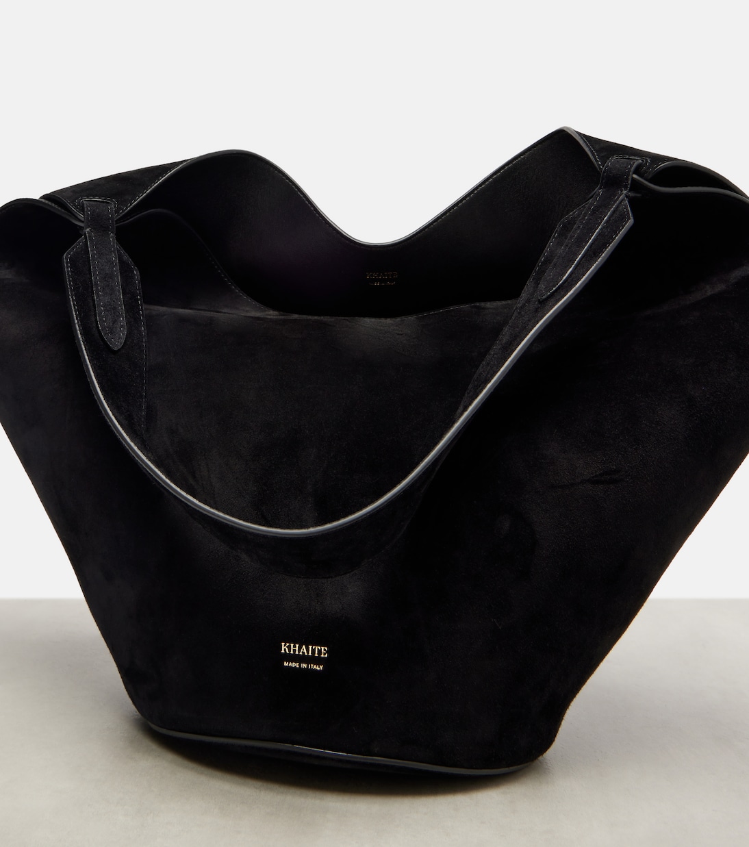 Tote Lotus Small aus Veloursleder | Khaite