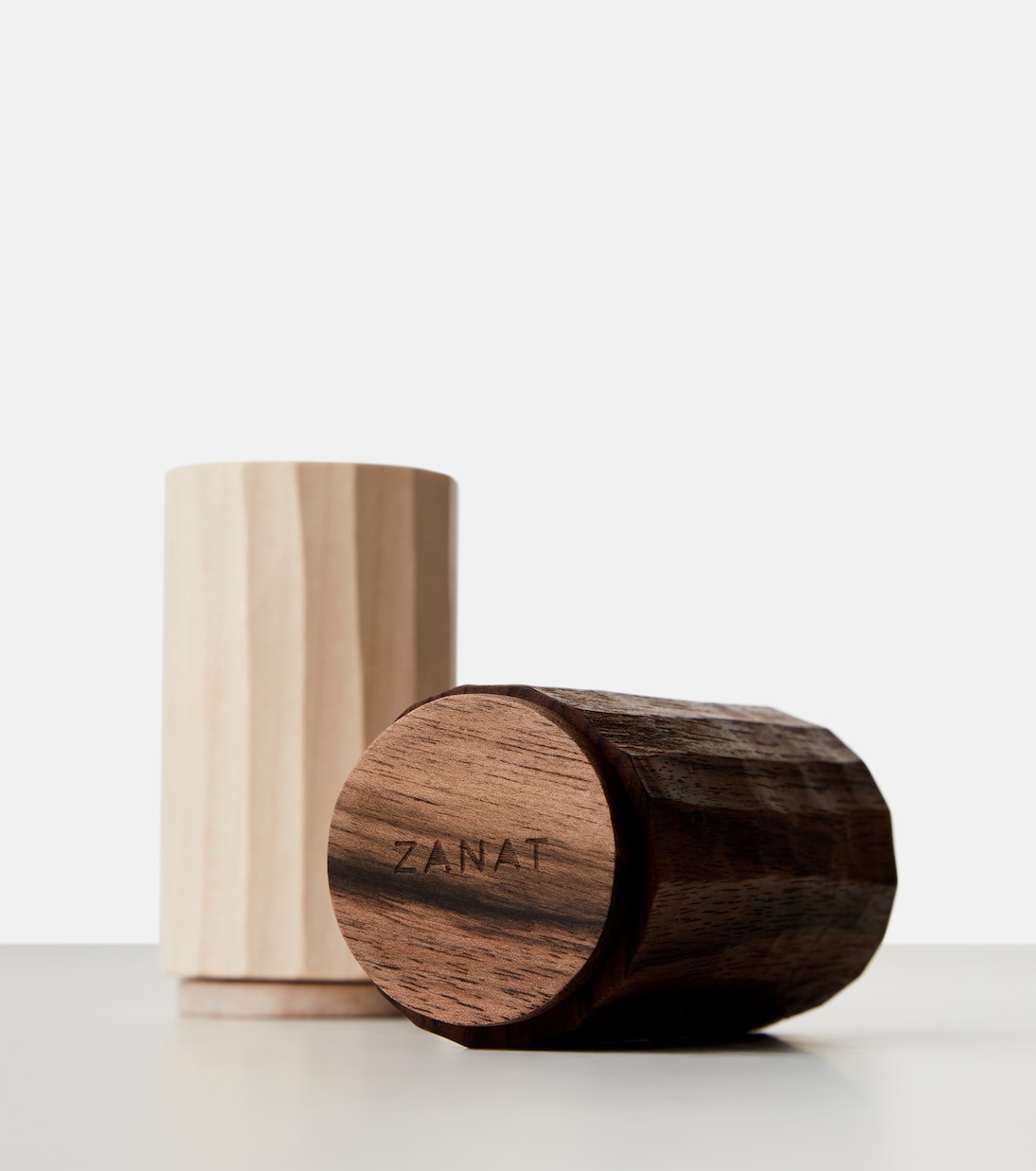 Saliera e pepiera Grana in noce by Naoto Fukasawa | Zanat