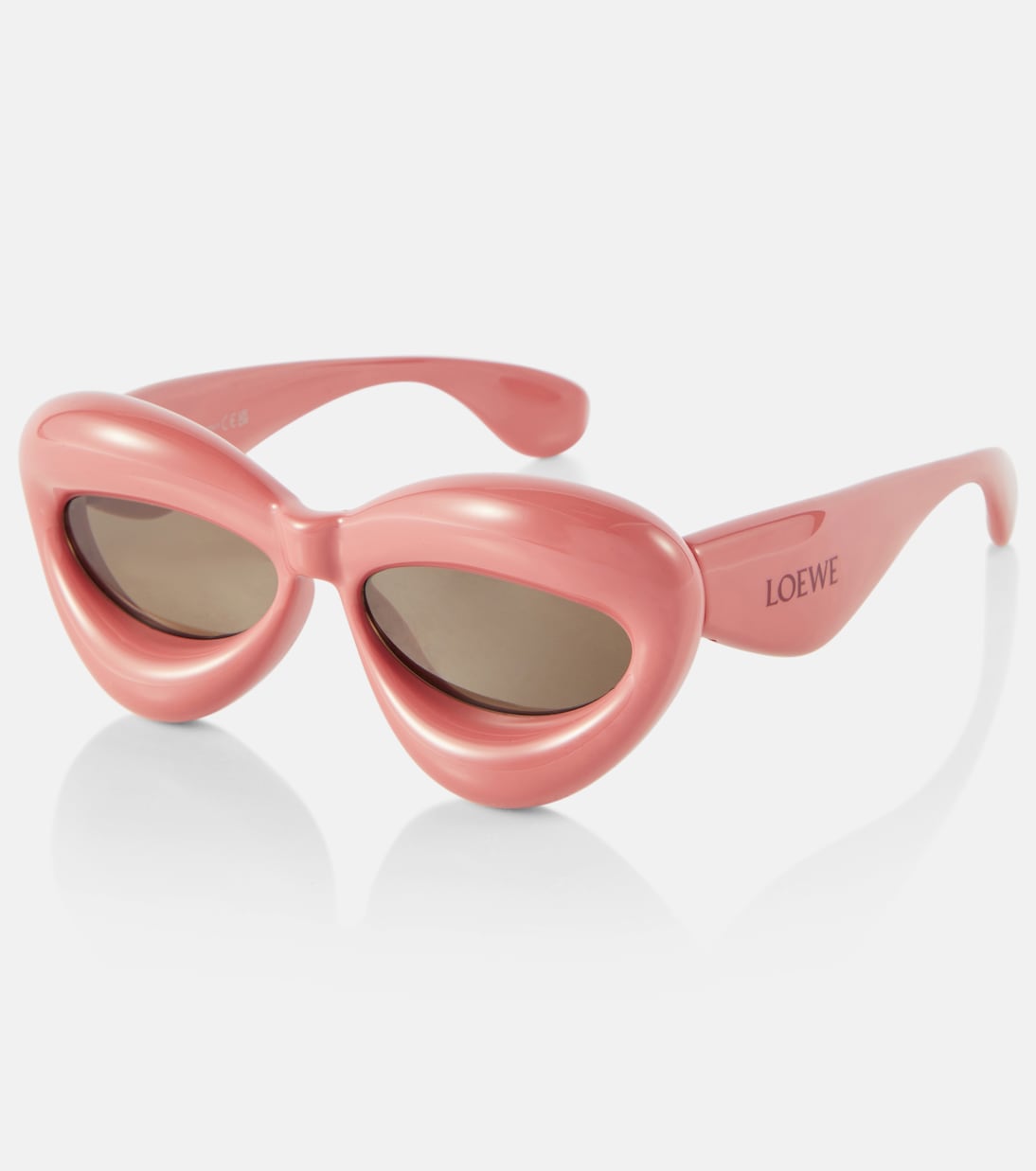 Occhiali da sole LOEWE con montatura cat-eye oversize per uno stile giovane e audace
