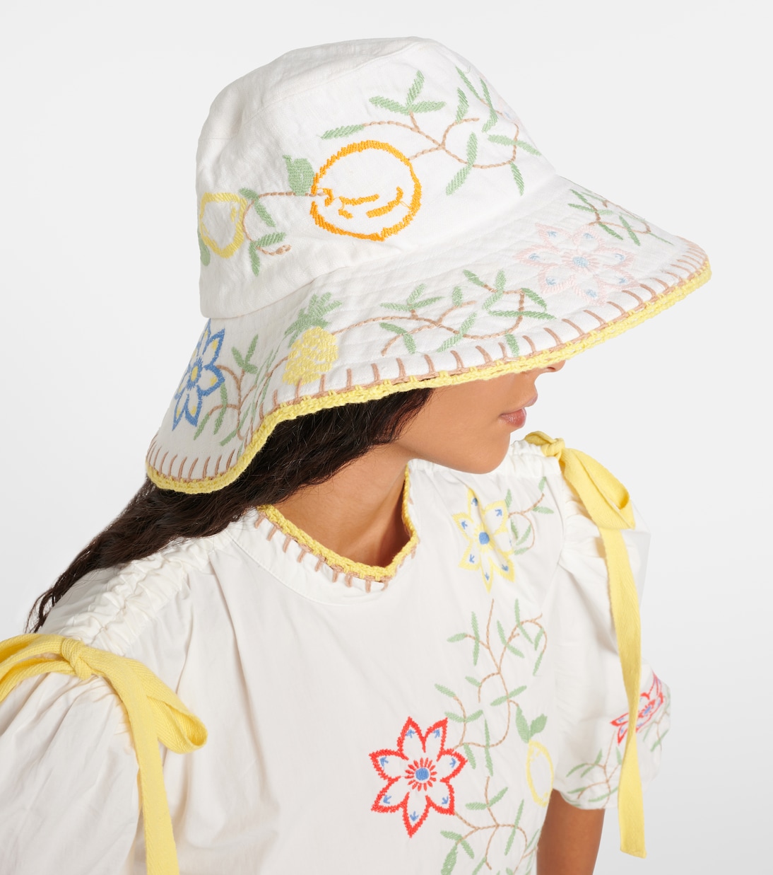 Cappello in lino ricamato Olivia - Stile giovane e trendy
