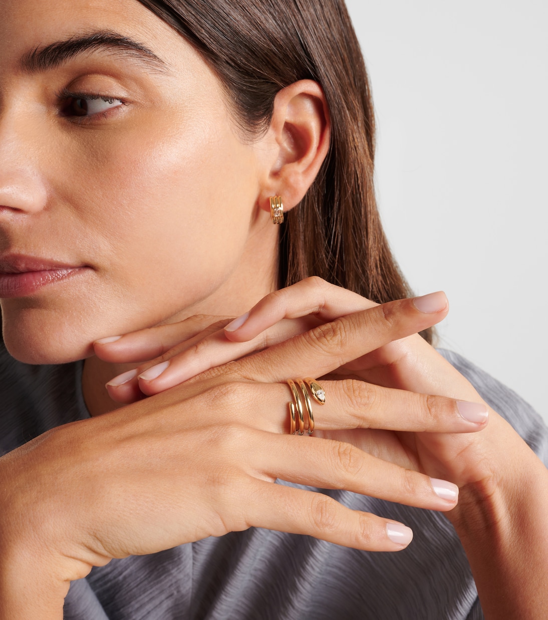 Anello in oro 14kt con diamante, design moderno per giovani trendy