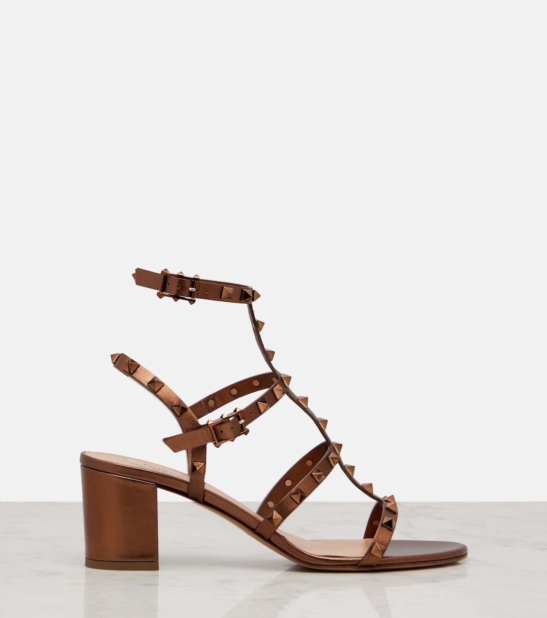 Sandalen Rockstud aus Metallic-Leder | Valentino Garavani