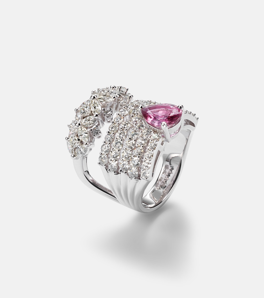 Reign Supreme 18kt white gold ring with diamonds and sapphire | Yeprem