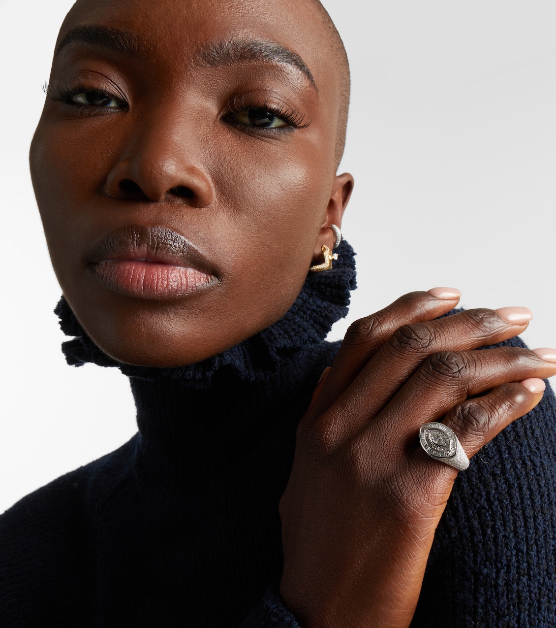 Anello da mignolo in oro bianco 18kt (750/1000) con diamanti | Shay Jewelry