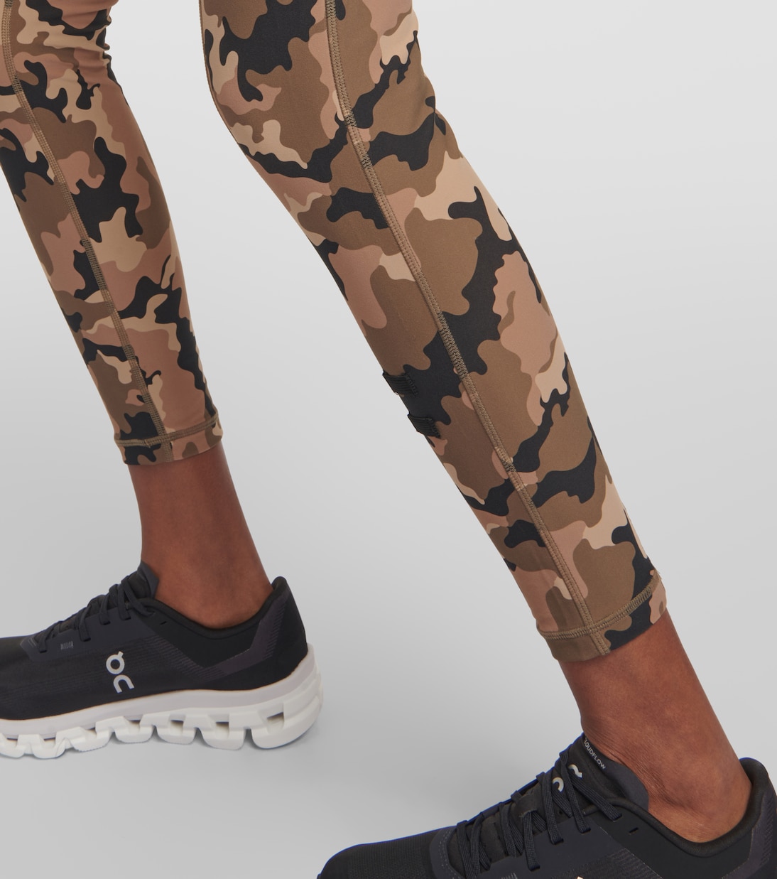 Trekky camouflage mid-rise leggings | The Upside