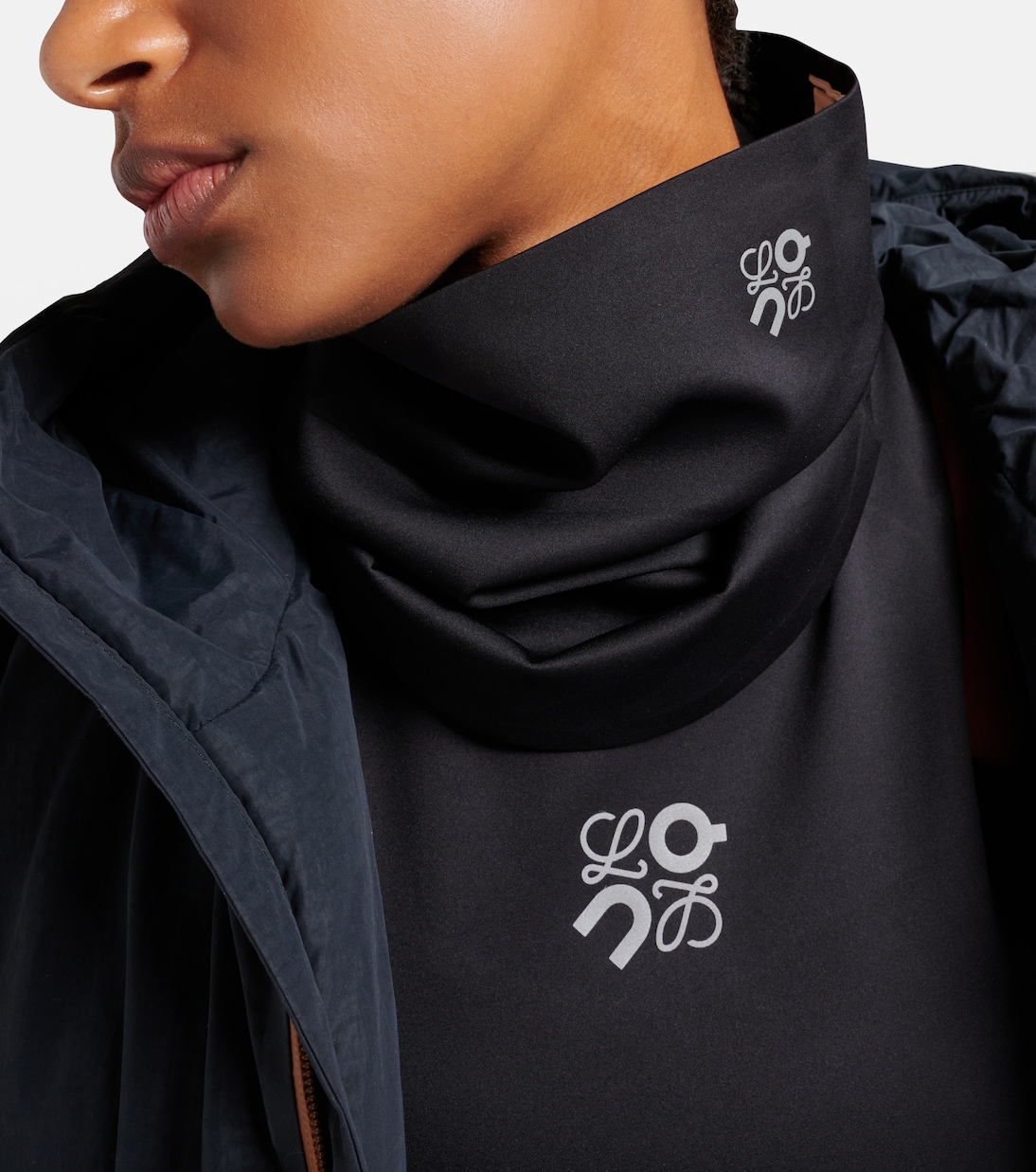 LOEWE x On Snood - Stile Urbano per Giovani Innovatori
