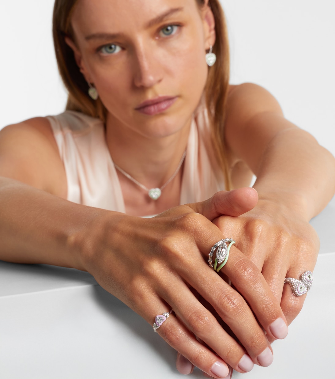 18kt white gold and enamel ring with diamonds  | Kamyen