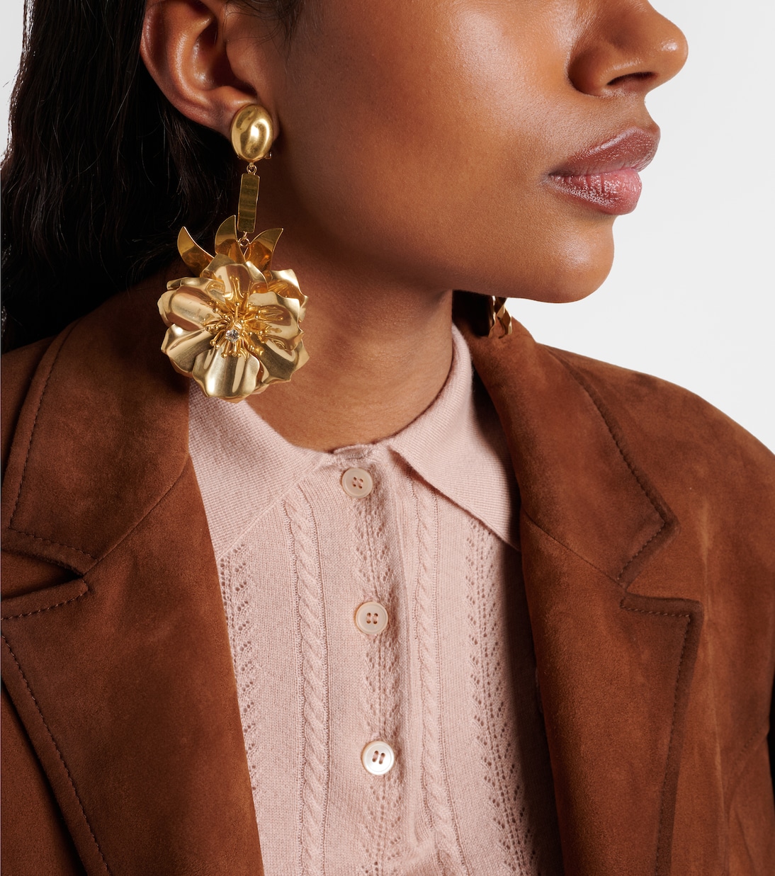 أقراط للأذن متدلية بأشكال الورود مزينة بالكريستال | Miu Miu