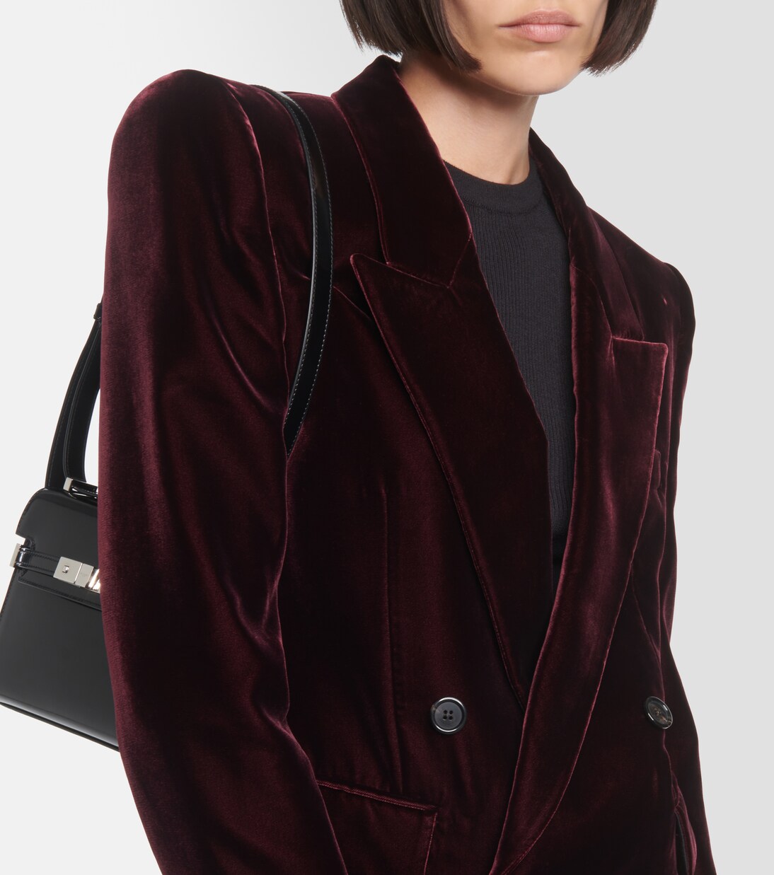 Chaqueta Elegante de Terciopelo Doble Botonadura por Saint Laurent para Jóvenes Modernos