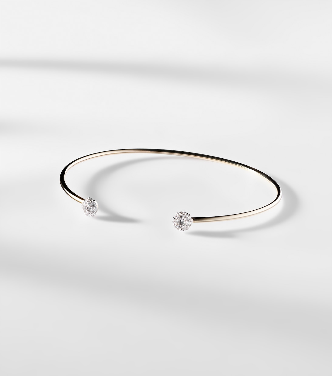 Bracciale elegante con sfere specchiate e diamanti in oro 10kt per un look giovane e raffinato