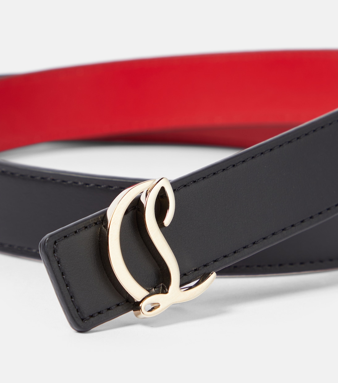 Cintura in pelle con logo CL firmata Christian Louboutin, stile giovane e trendy