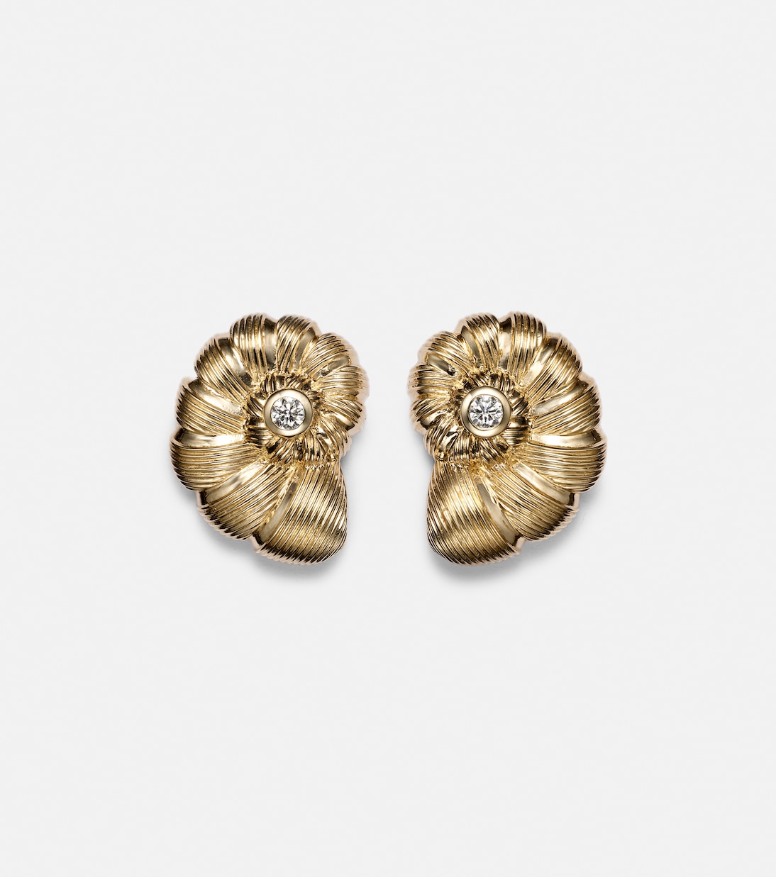 Boucles d'oreilles Large Nautilus Shell en or 14 ct et diamants | Sydney Evan