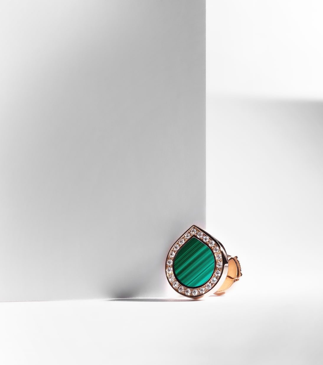 Boucle d'oreille unique en or rose 18 ct, malachite et diamants | Repossi