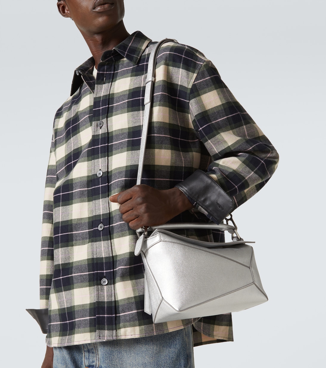 Tote Puzzle Edge Small aus Metallic-Leder | Loewe