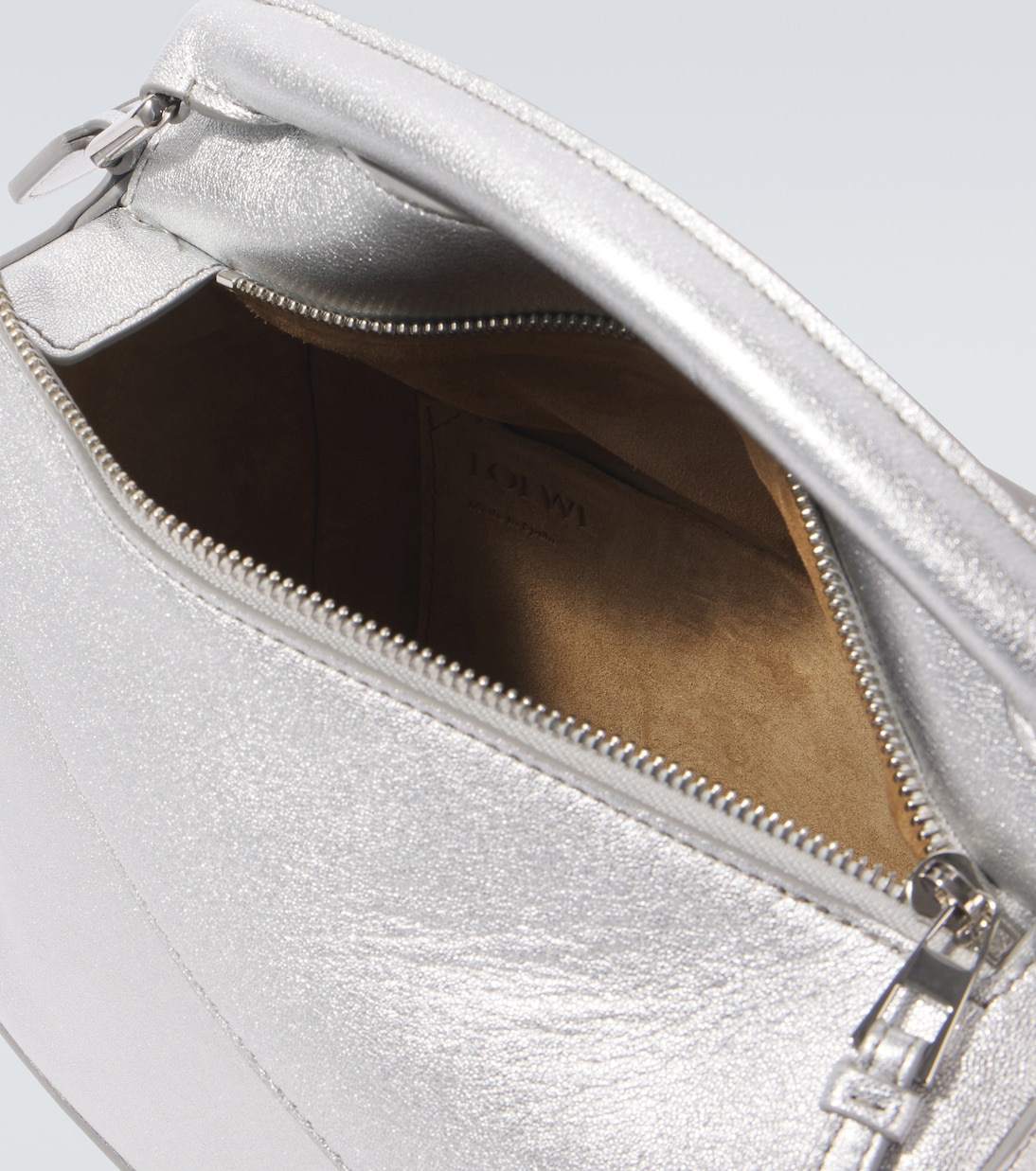 Tote Puzzle Edge Small aus Metallic-Leder | Loewe