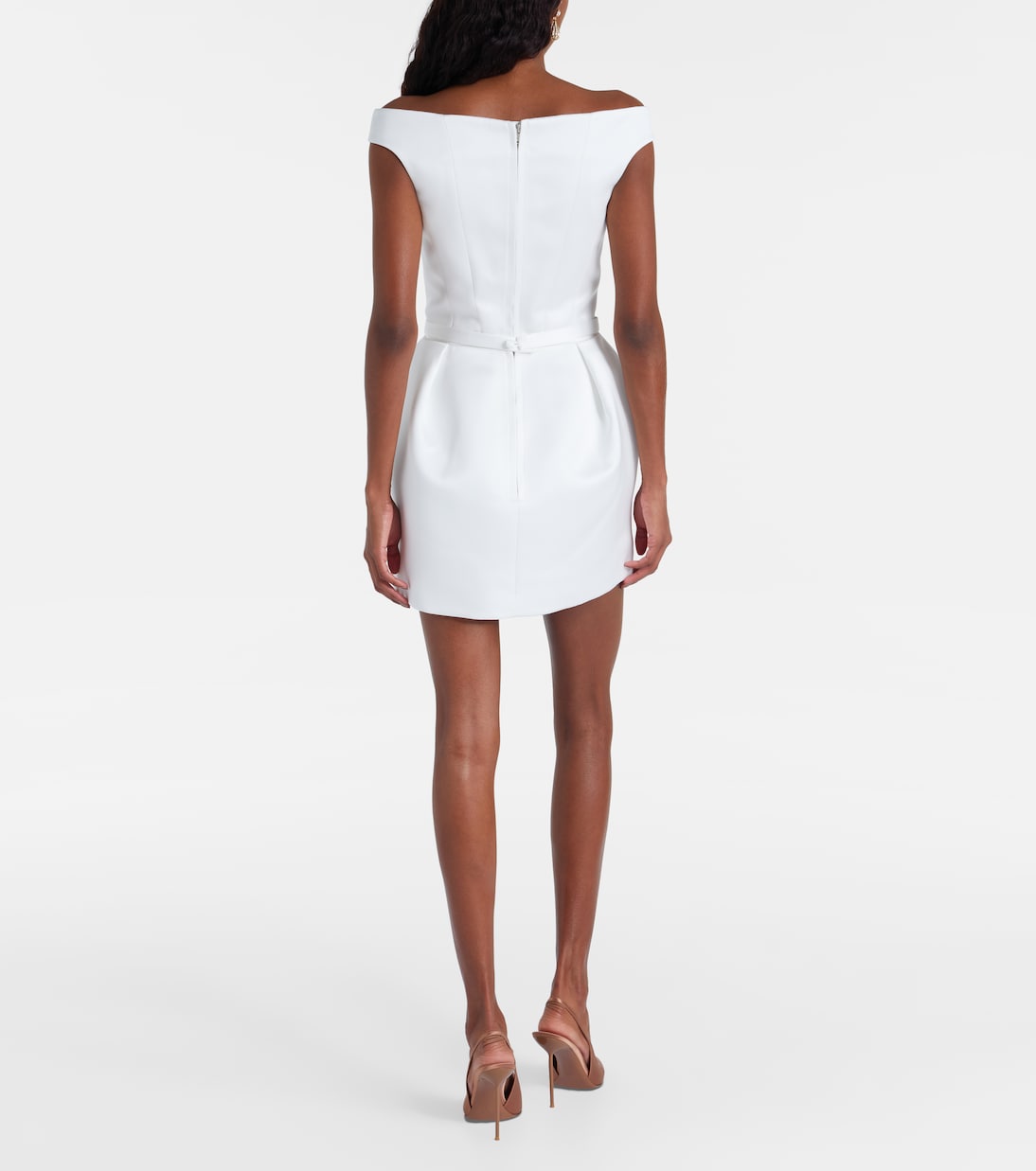 Vestido corto de novia Senka con hombros descubiertos  | Safiyaa