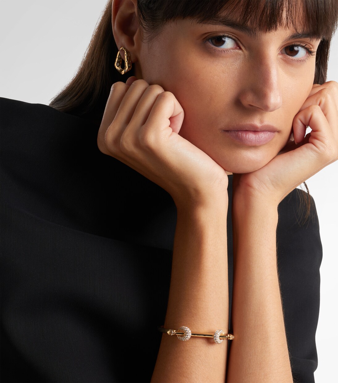 Chakra Icon 18kt gold bracelet with diamonds and quartz | Ananya