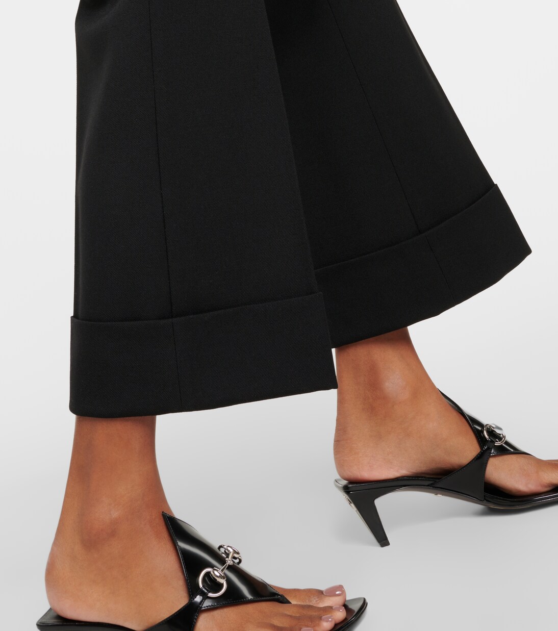 Pantalones de Lana de Tiro Alto por Gucci para Jóvenes Modernos