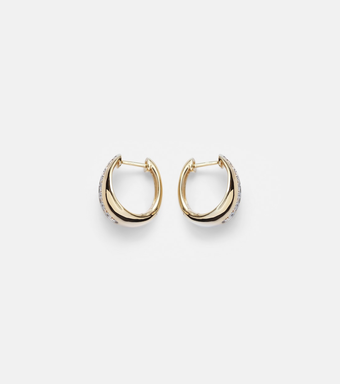 Orecchini a cerchio in oro 10kt con pistacchio e diamanti di STONE AND STRAND, design giovane e chic