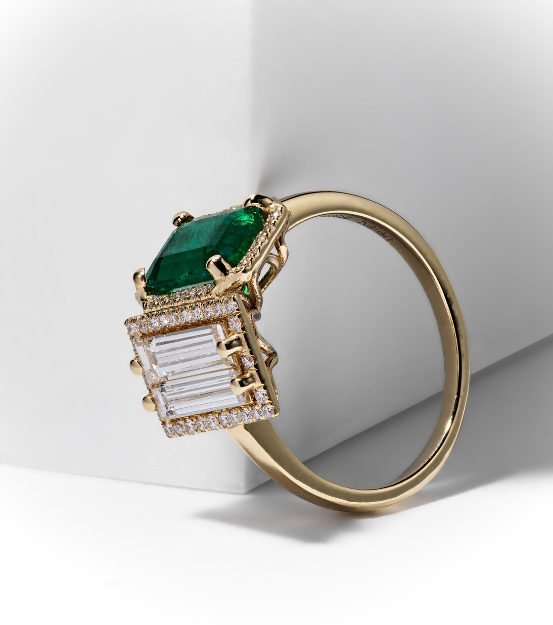 Bague en or 18 ct, diamants et émeraudes | Suzanne Kalan