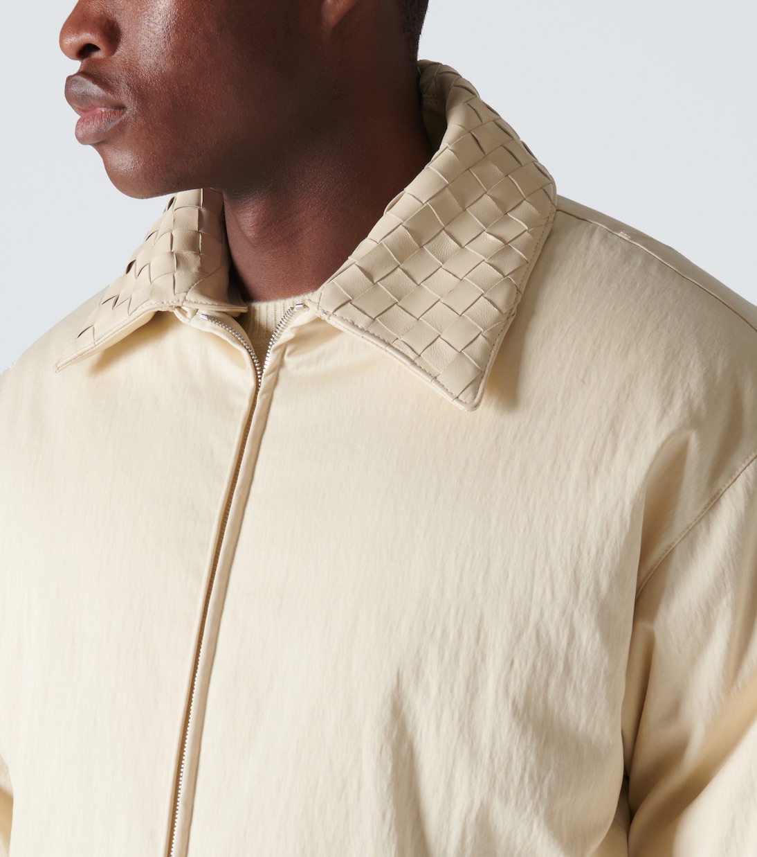 Daunenjacke Intrecciato aus Twill mit Leder | Bottega Veneta
