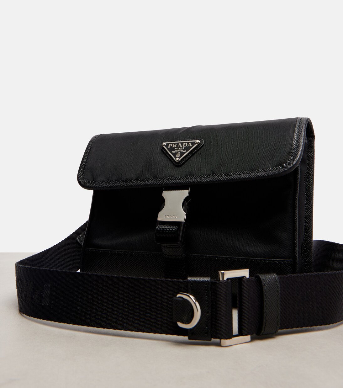 Schultertasche aus Re-Nylon mit Leder | Prada