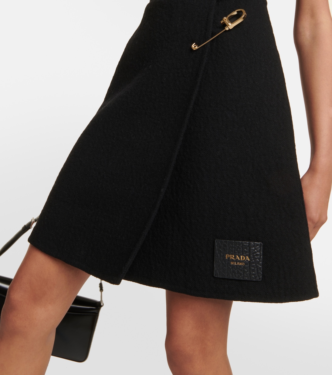 Vestido Corto de Lana con Detalles de Lujo - Estilo Prada para Jóvenes