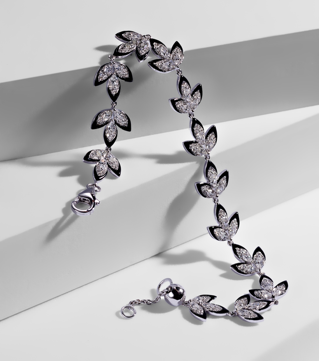 Bracelet Enamel Leaf en or blanc 18 ct et diamants | Kamyen