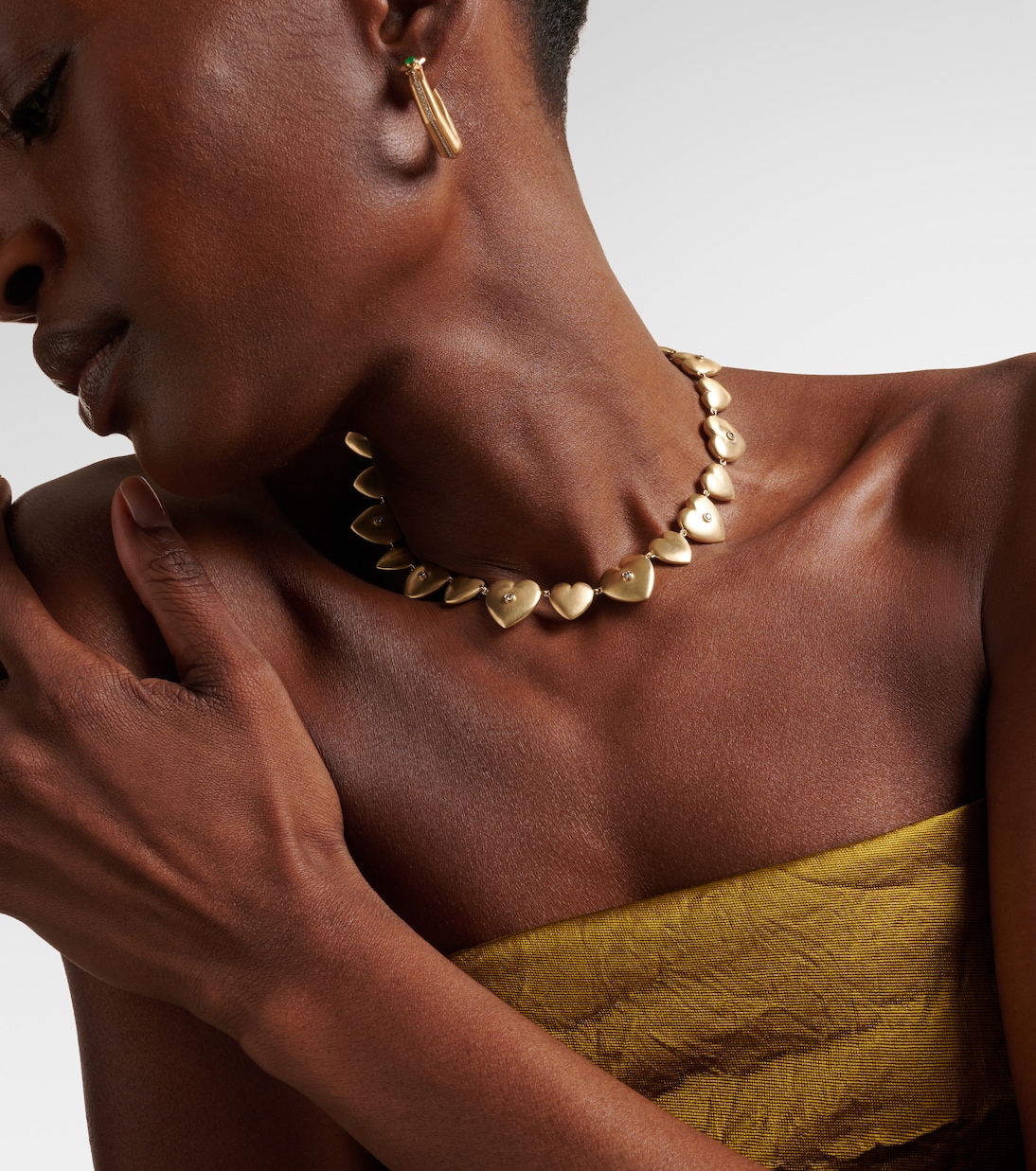 Collana in oro 14kt con cuore e diamanti, design moderno per giovani di MARIE LICHTENBERG