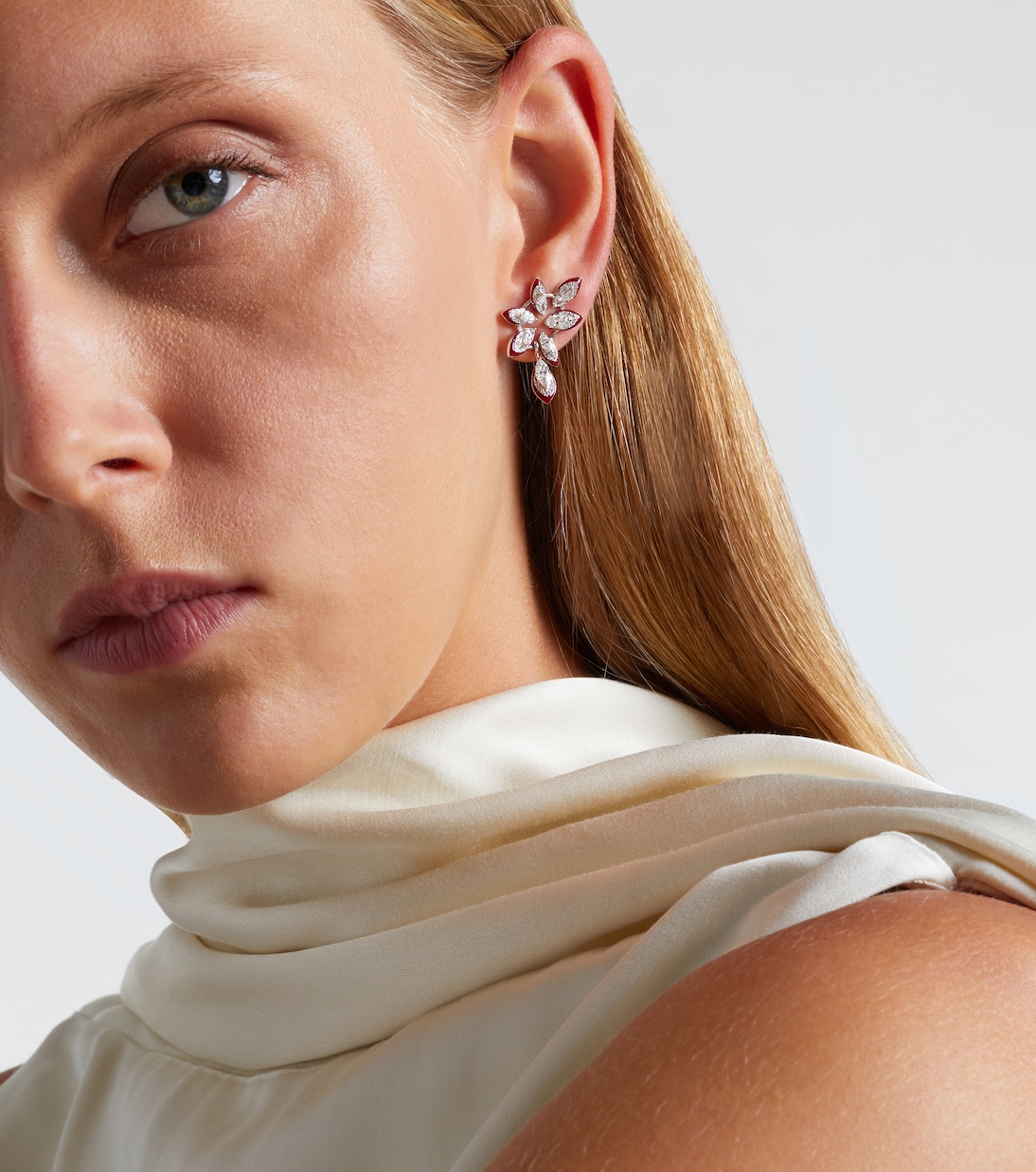 Ohrringe The Leaf aus 18kt Weißgold mit Emaille und Diamanten | Kamyen