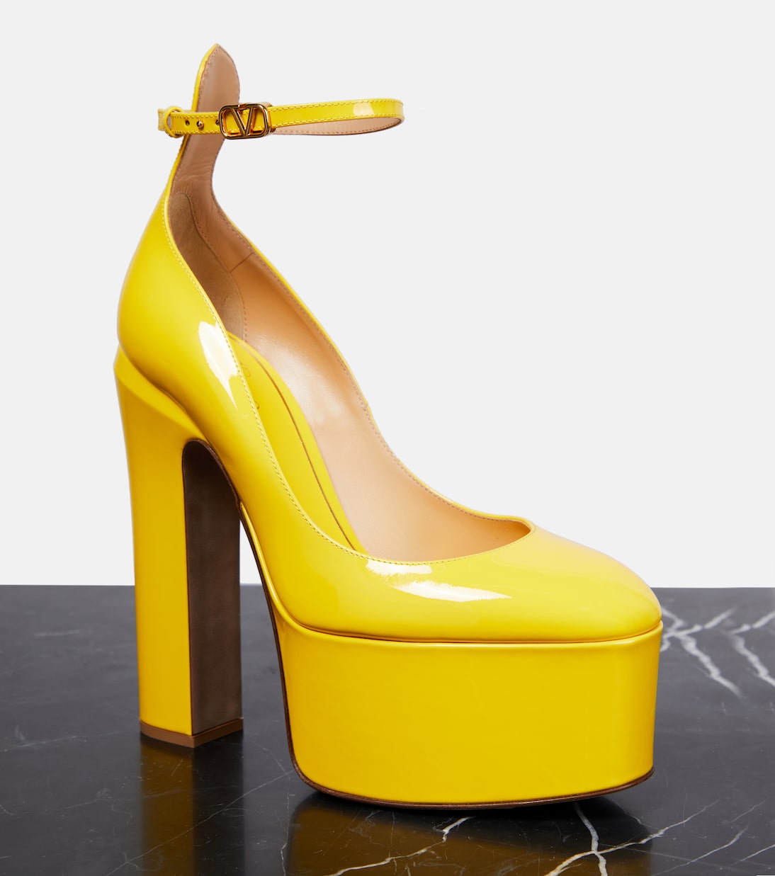 Pumps Tan-Go in vernice con plateau | Valentino Garavani