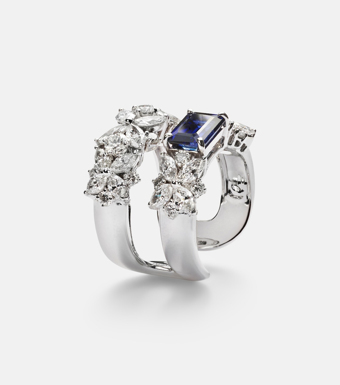 18kt white gold ring with sapphire and diamonds | Yeprem